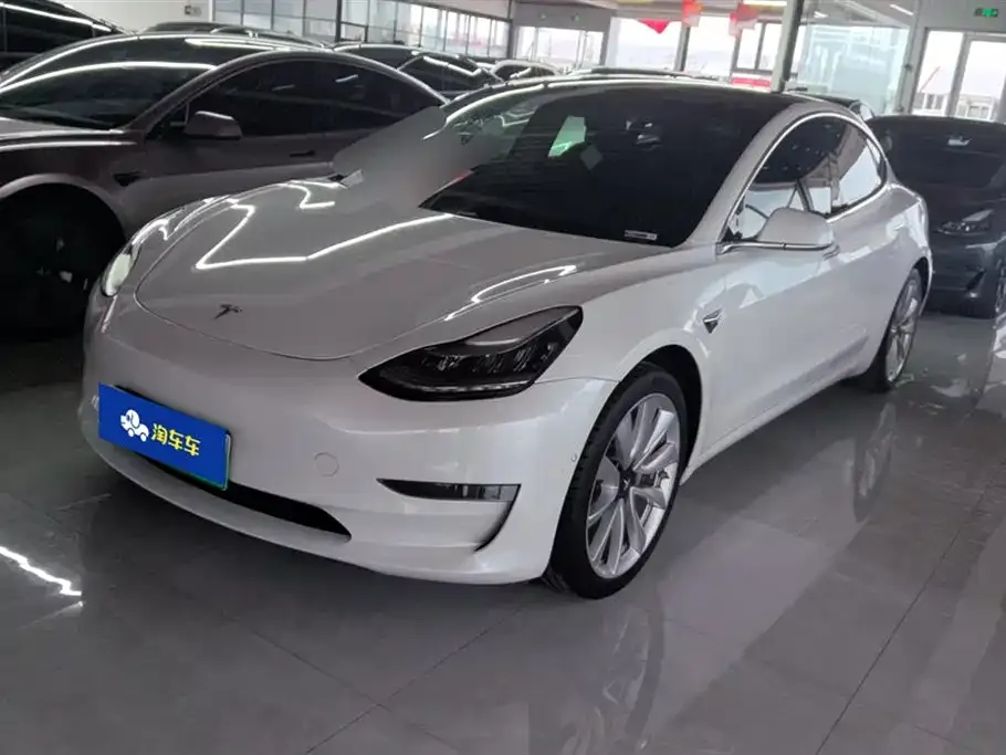 Tesla Model 3 — фото 1