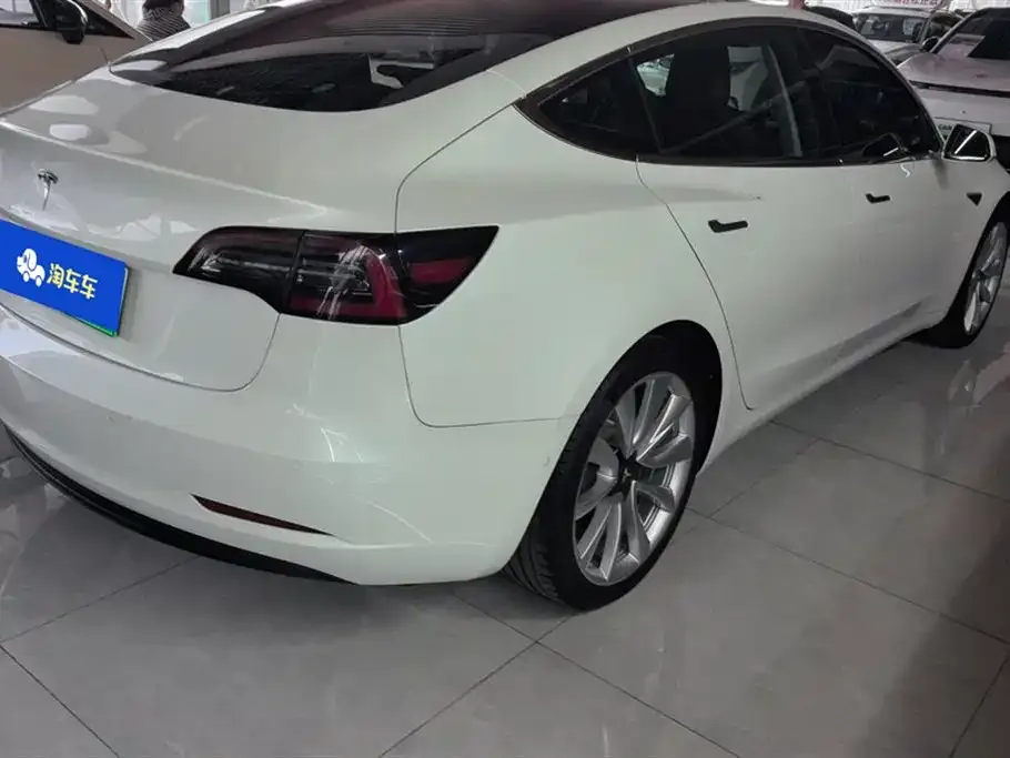 Tesla Model 3 — фото 3