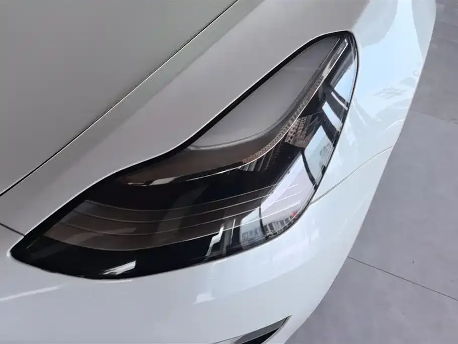 Tesla Model 3 — фото 5