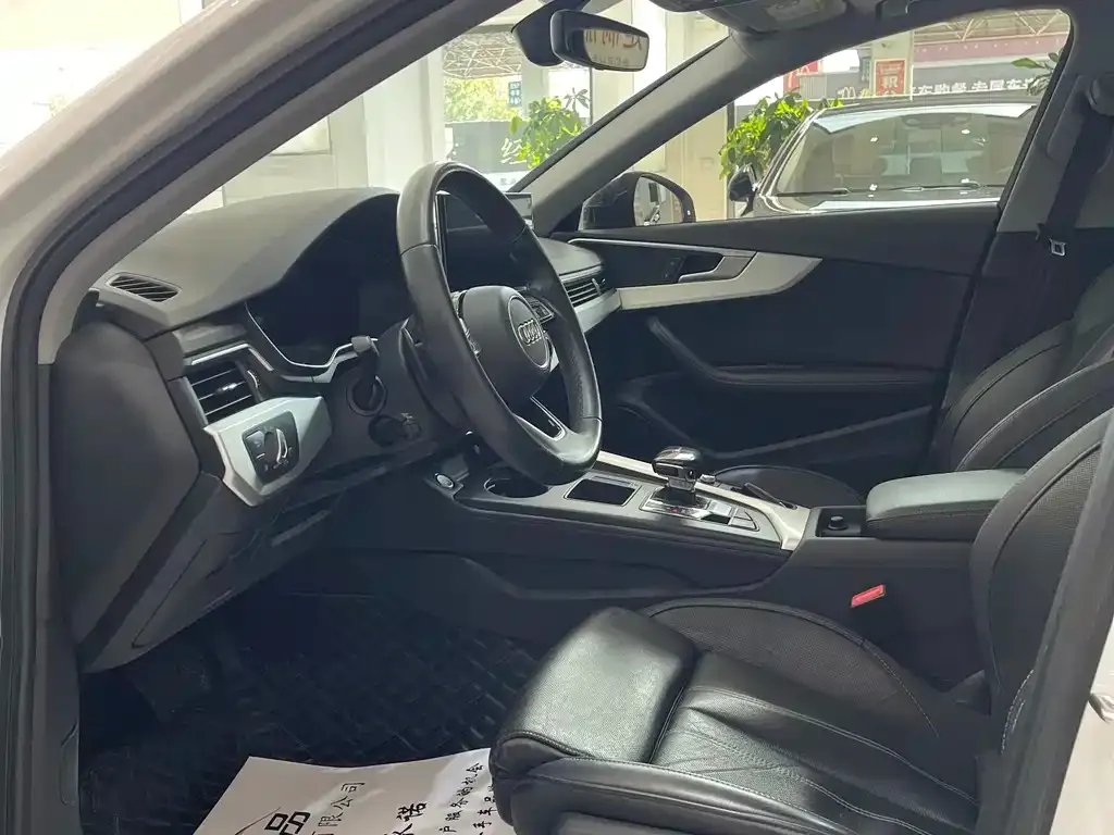 Audi A4L 2022 из CN, фото 4