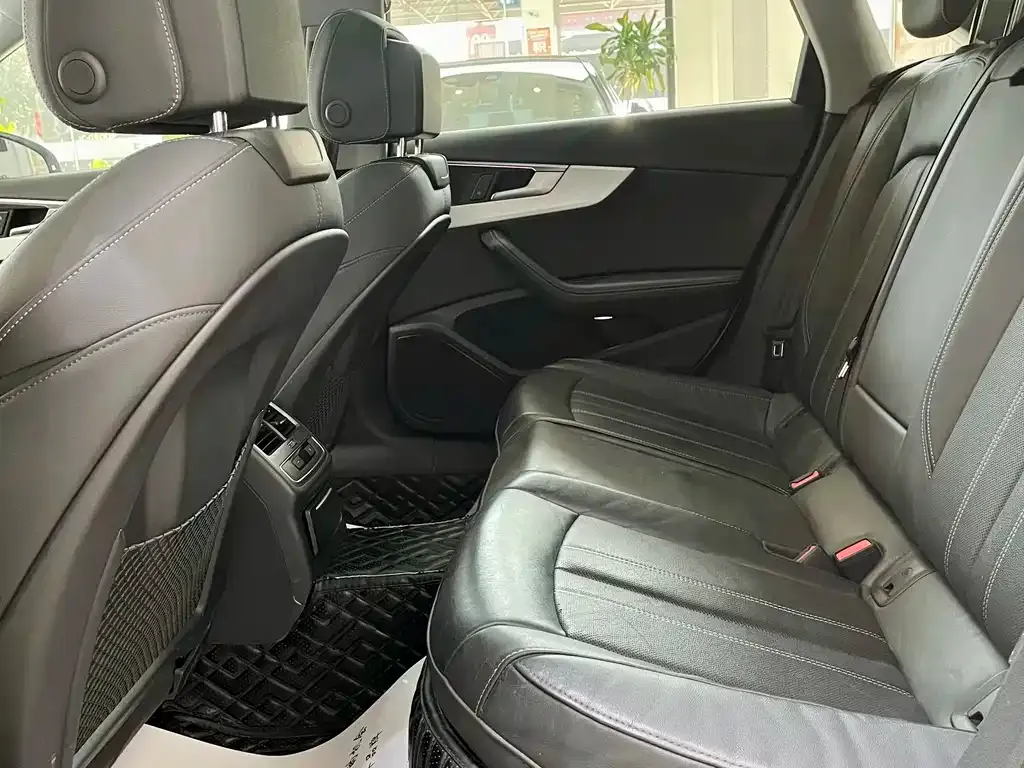Audi A4L 2022 из CN, фото 5