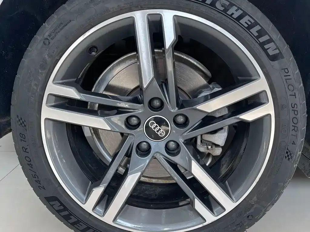 Audi A4L 2022 из CN, фото 8