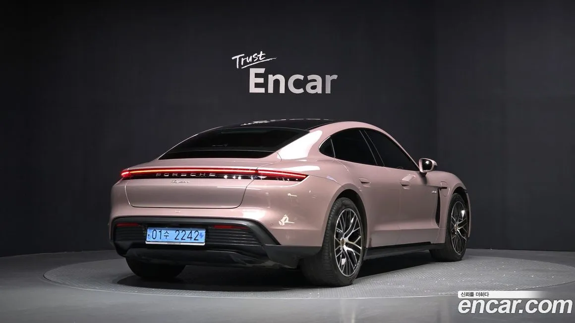 Porsche Taycan 2022 из KR, фото 2