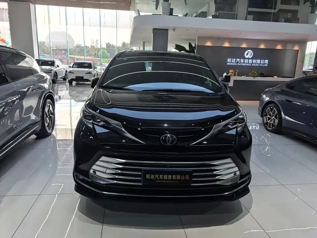 Toyota Sienna 2022 из CN, фото 2