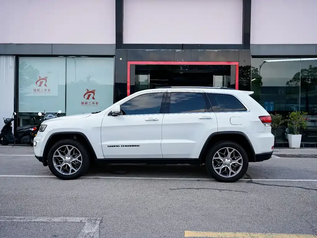 Jeep Grand Cherokee (Import) — фото 4