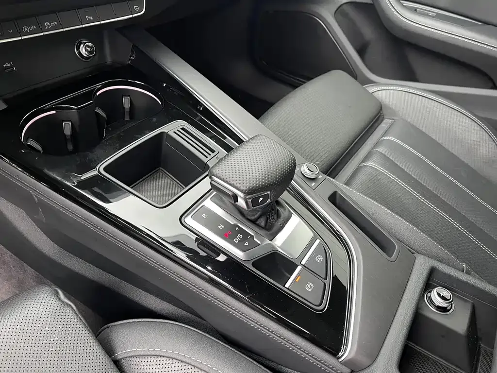 Audi A4L — фото 9
