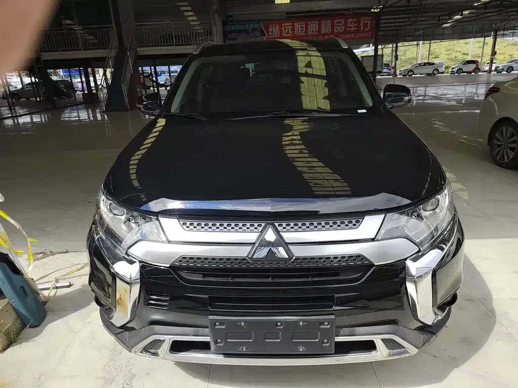 Mitsubishi Outlander — фото 2