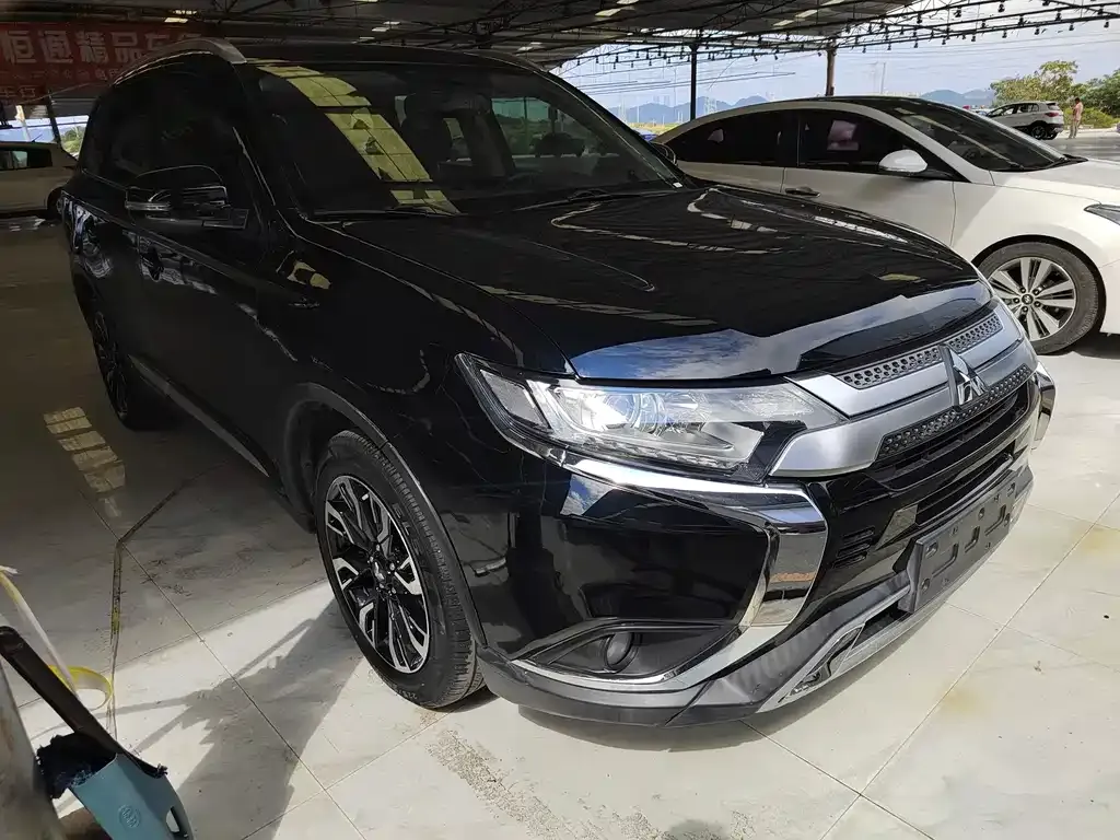 Mitsubishi Outlander — фото 3