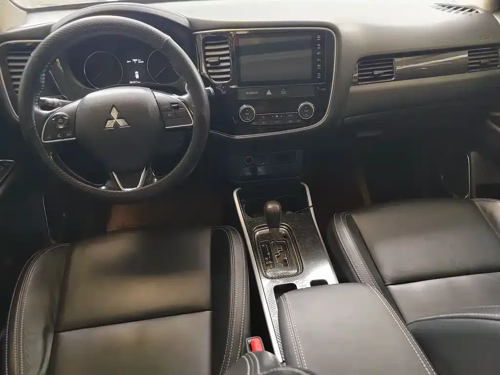 Mitsubishi Outlander — фото 9