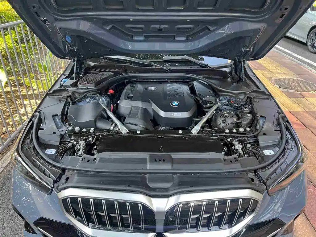 BMW 5 Series 2024 из CN, фото 3