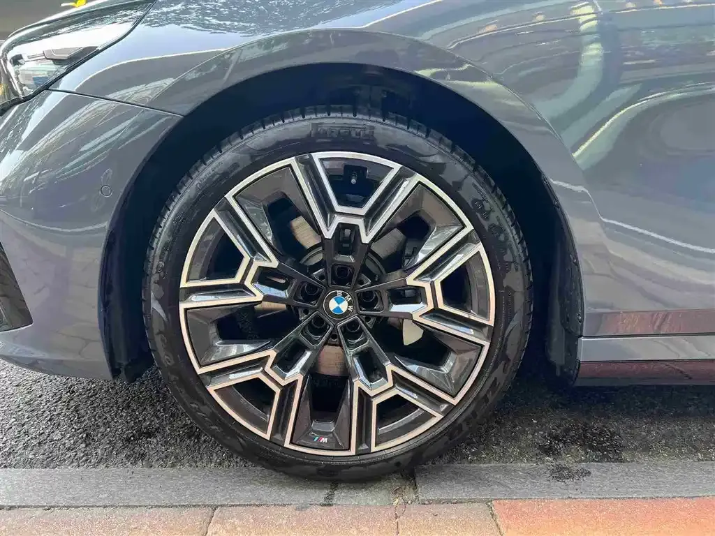 BMW 5 Series 2024 из CN, фото 5