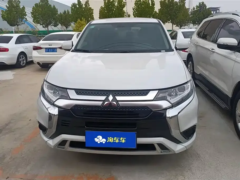Mitsubishi Outlander — фото 2
