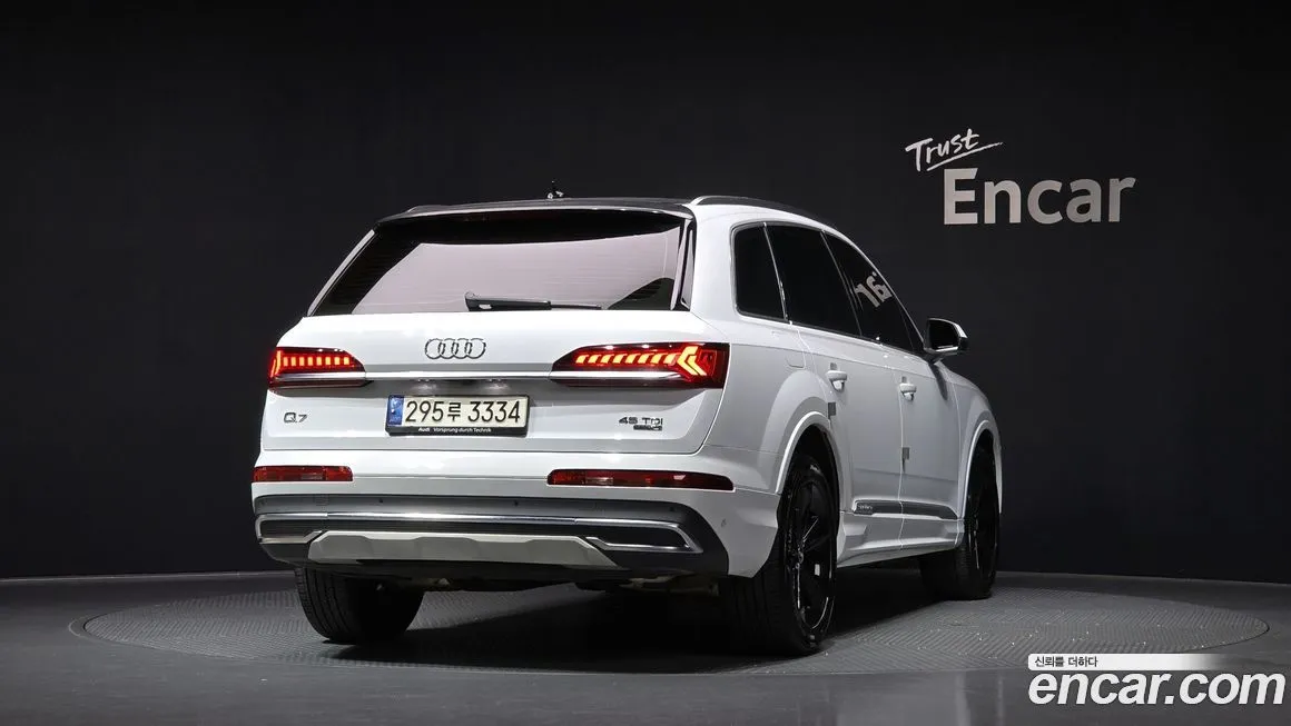 Audi Q7 2021 из KR, фото 2