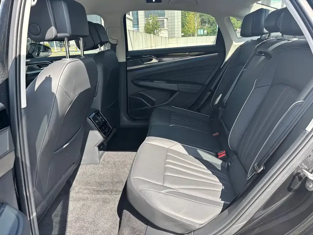 Volkswagen Passat — фото 8