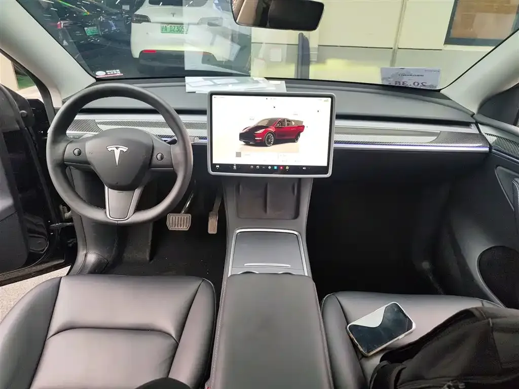 Tesla Model Y — фото 10