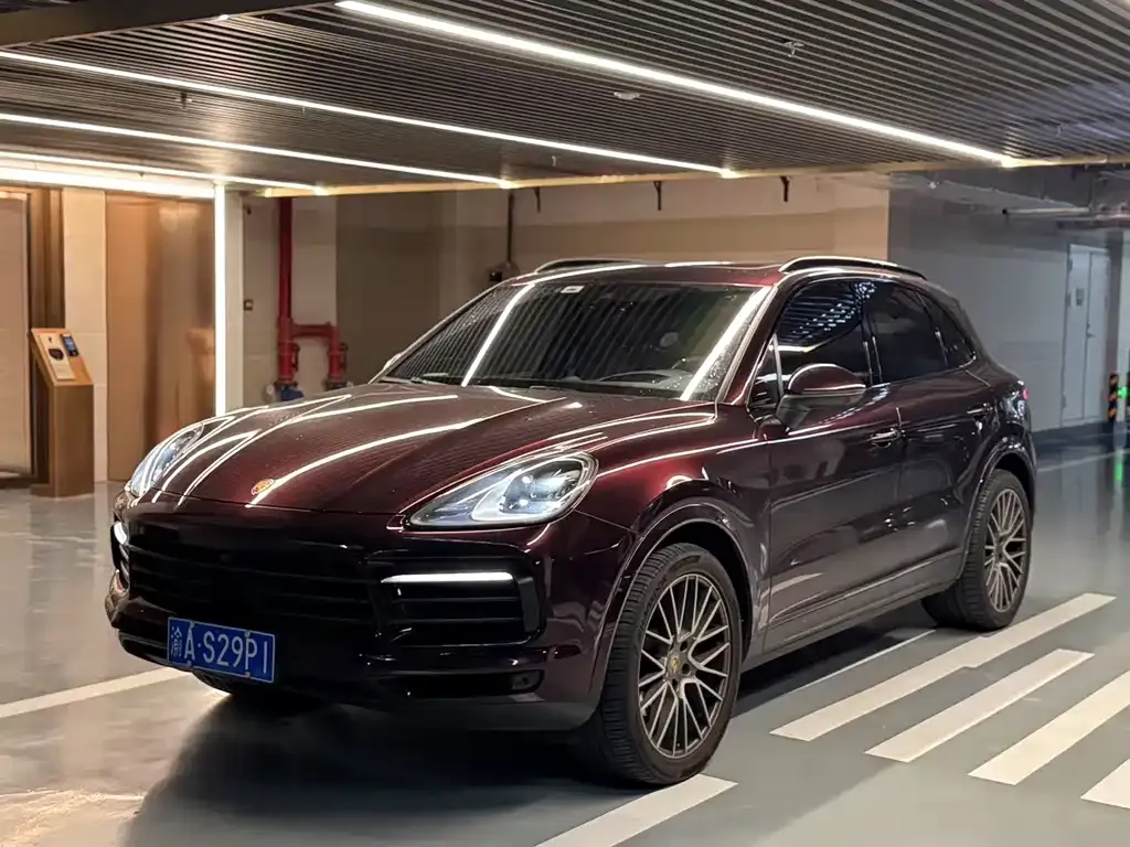 Porsche Cayenne — фото 1