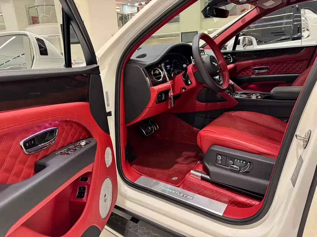 Bentley Bentayga 2022 из CN, фото 10