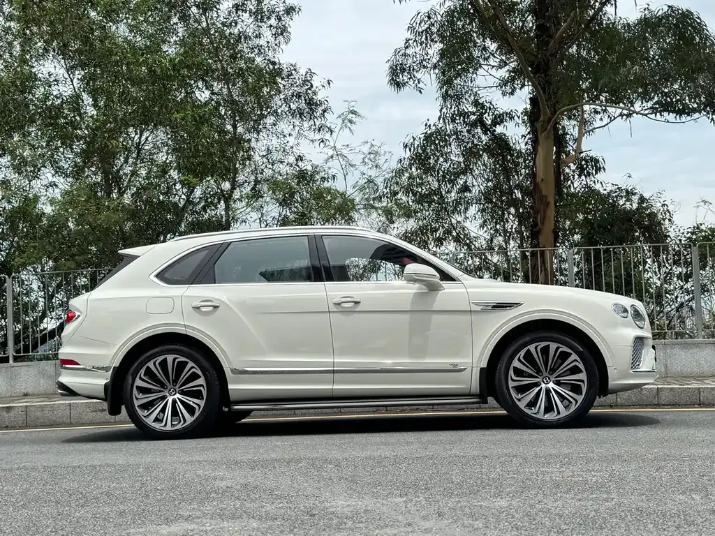 Bentley Bentayga 2022 из CN, фото 7