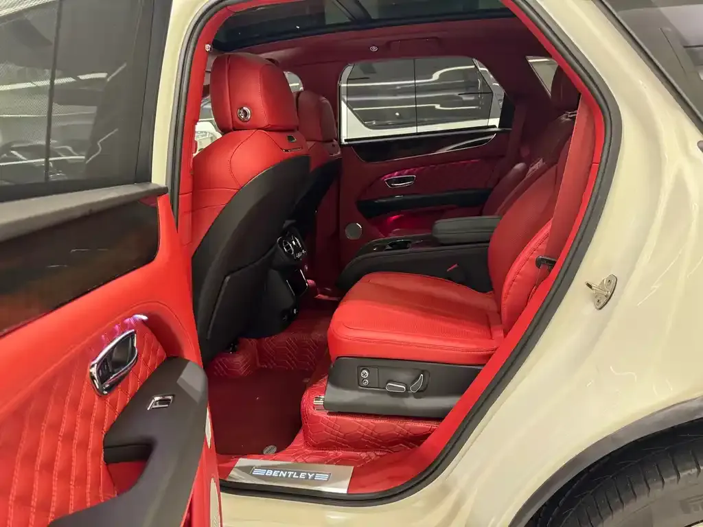 Bentley Bentayga 2022 из CN, фото 9