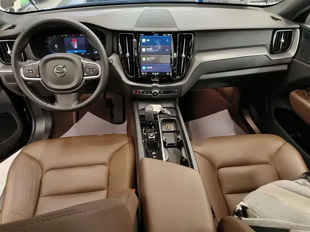 Volvo XC60 — фото 9