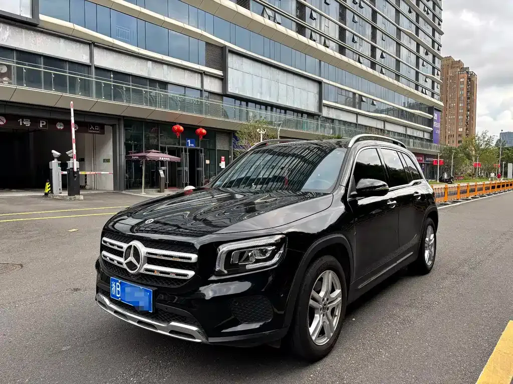 Mercedes-Benz GLB — фото 1