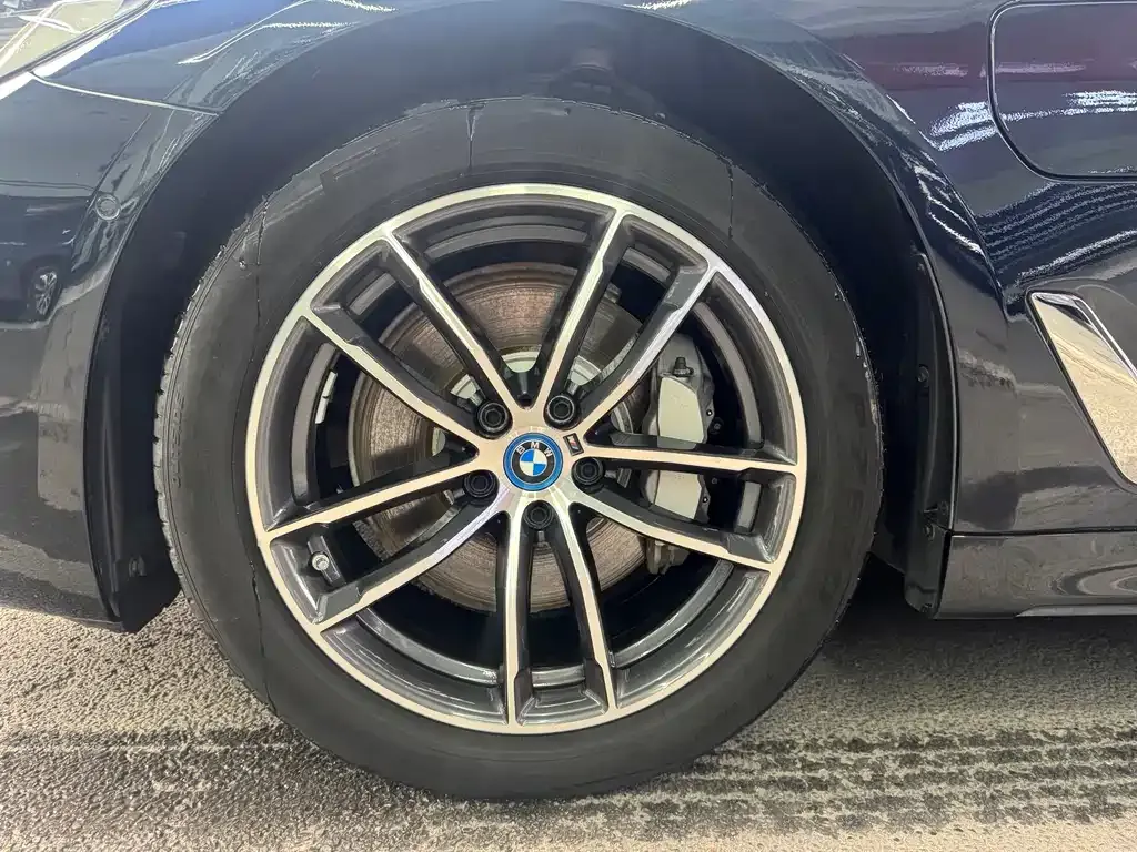 BMW 5 Series New Energy — фото 5