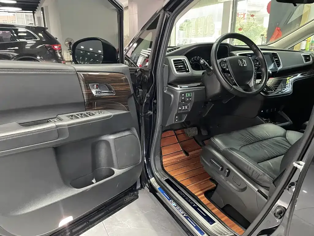 Honda Odyssey — фото 10