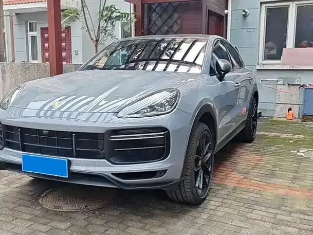 Porsche Cayenne — фото 1