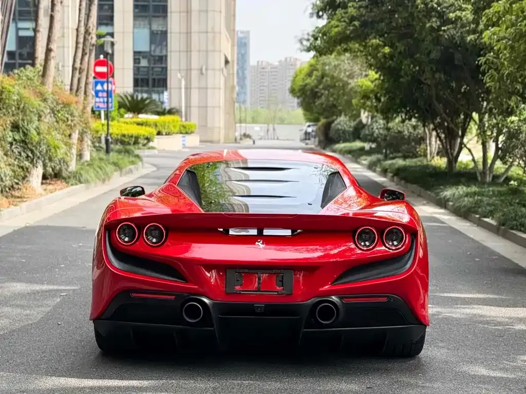 Ferrari F8 — фото 8