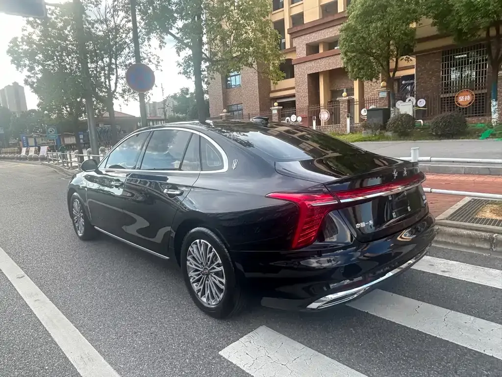 Hongqi H5 — фото 10