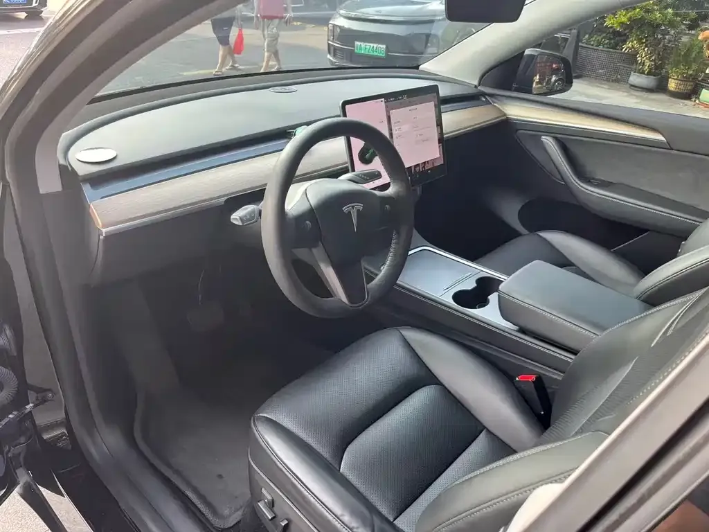 Tesla Model Y — фото 5