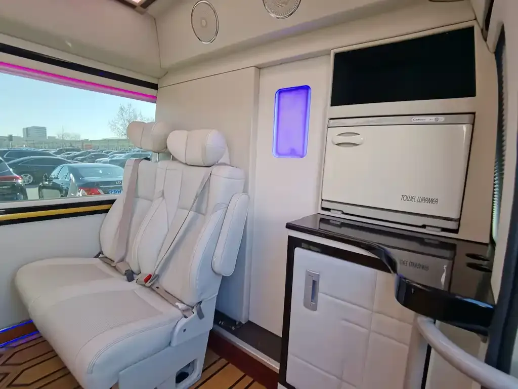 Toyota Coaster 2021 из CN, фото 10