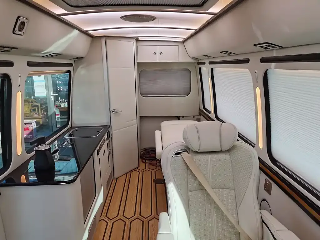 Toyota Coaster 2021 из CN, фото 5