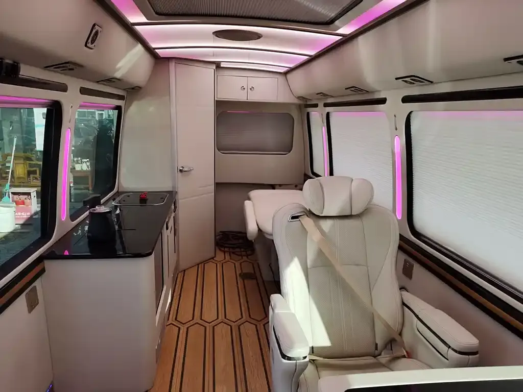 Toyota Coaster 2021 из CN, фото 6