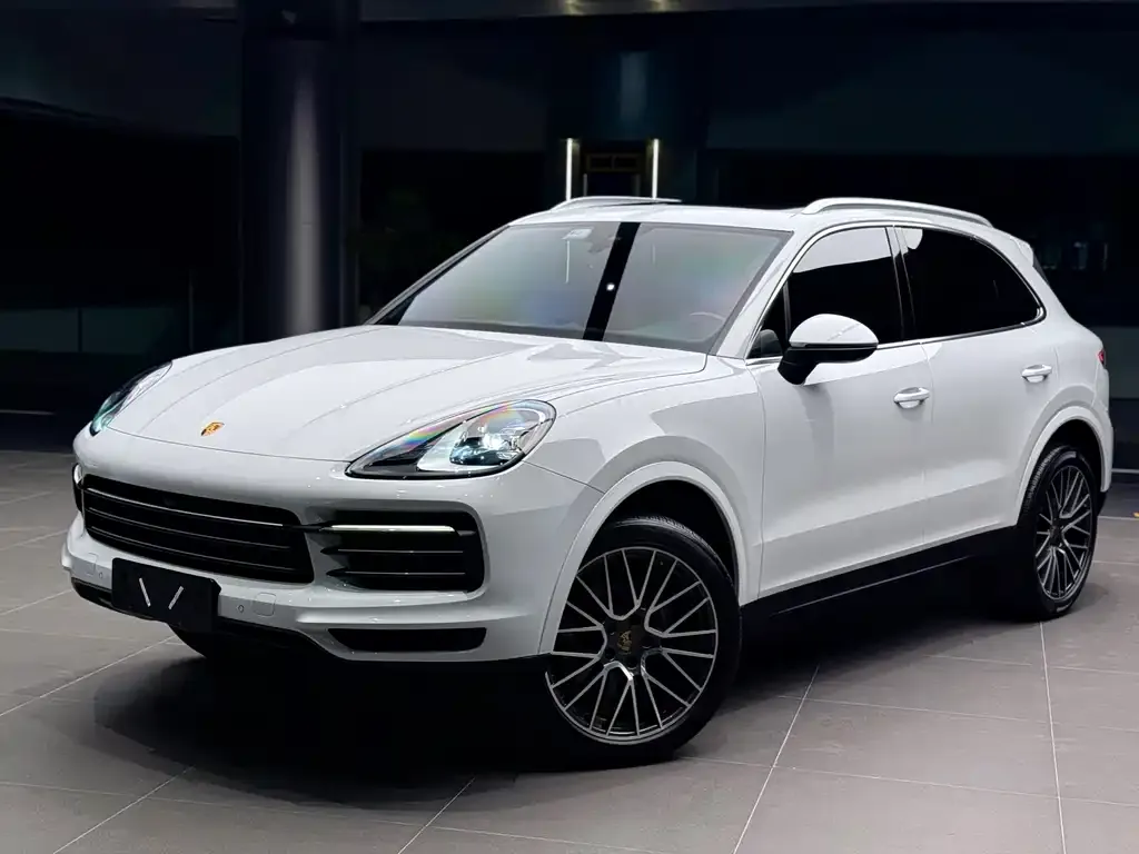 Porsche Cayenne — фото 1