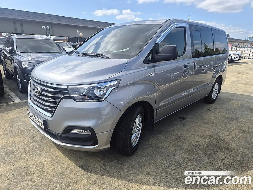 Hyundai Starex — фото 1