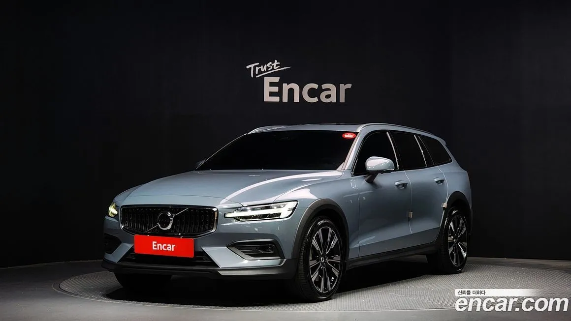 Volvo V60 — фото 1