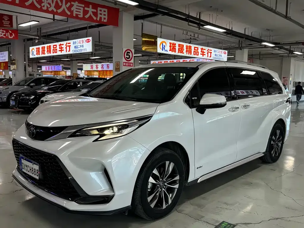 Toyota Granvia 2024 из CN, фото 1