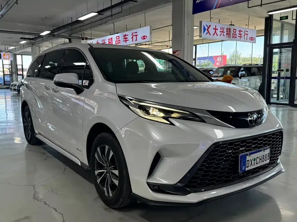 Toyota Granvia 2024 из CN, фото 3