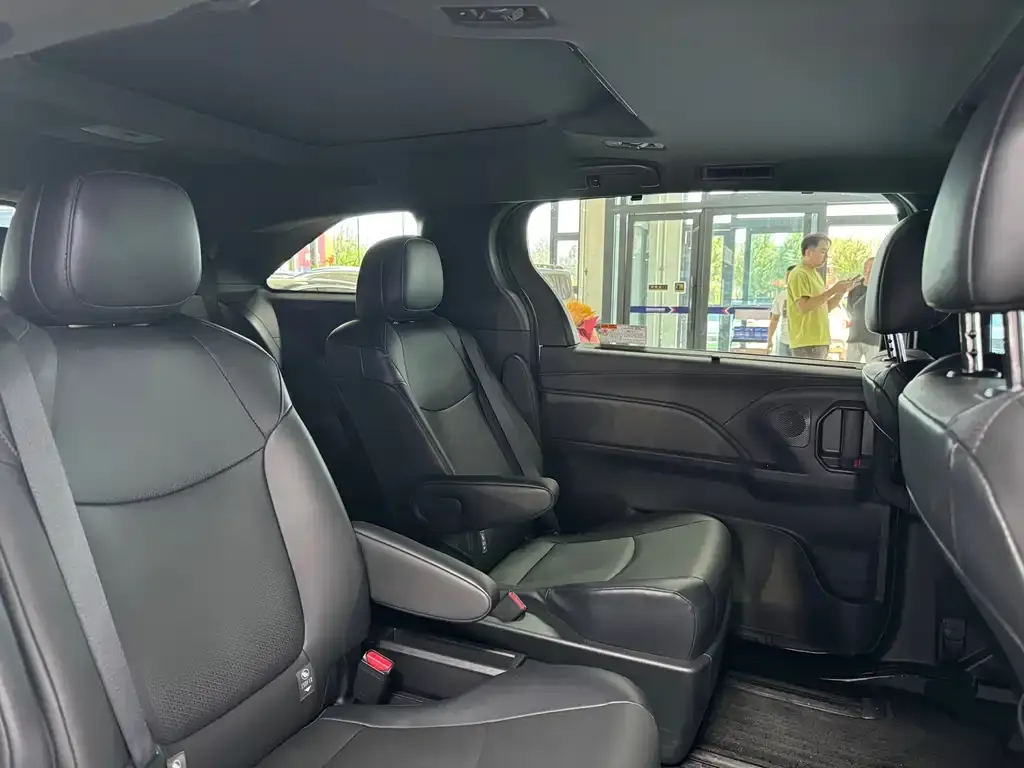 Toyota Granvia 2024 из CN, фото 9