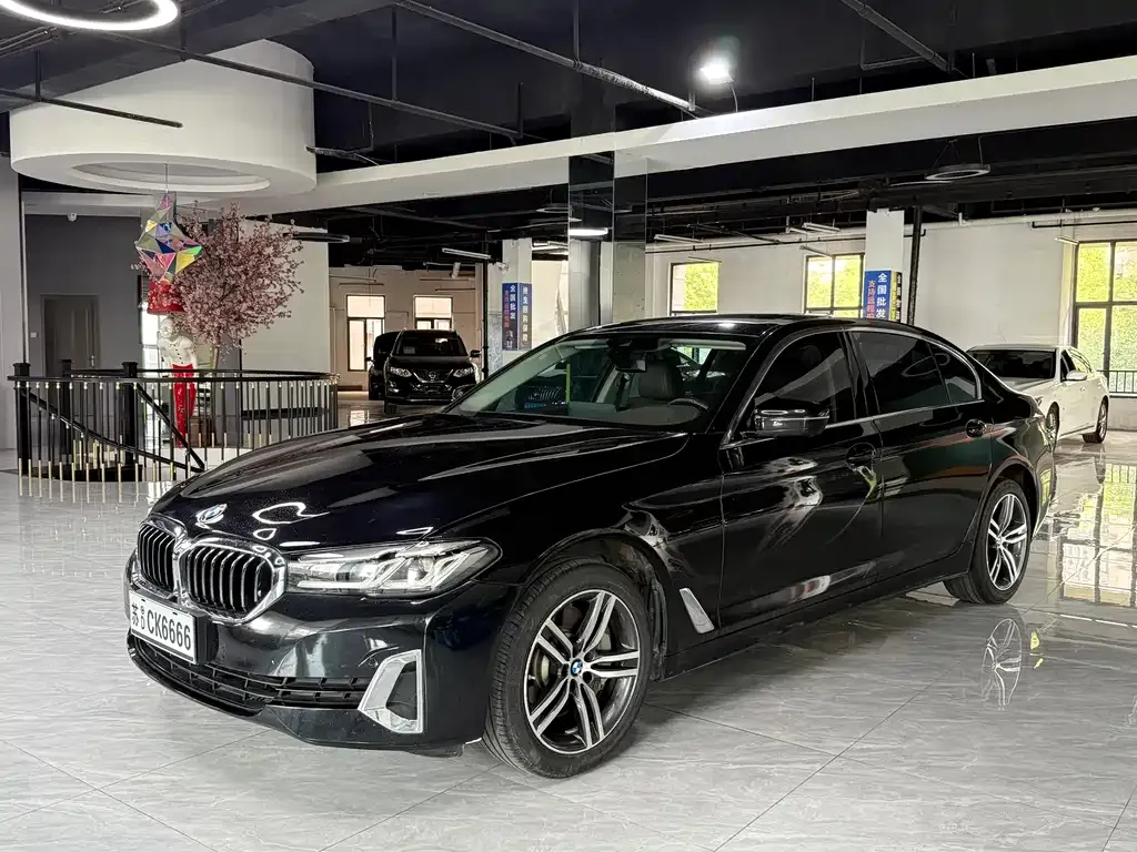 BMW 5 Series — фото 1