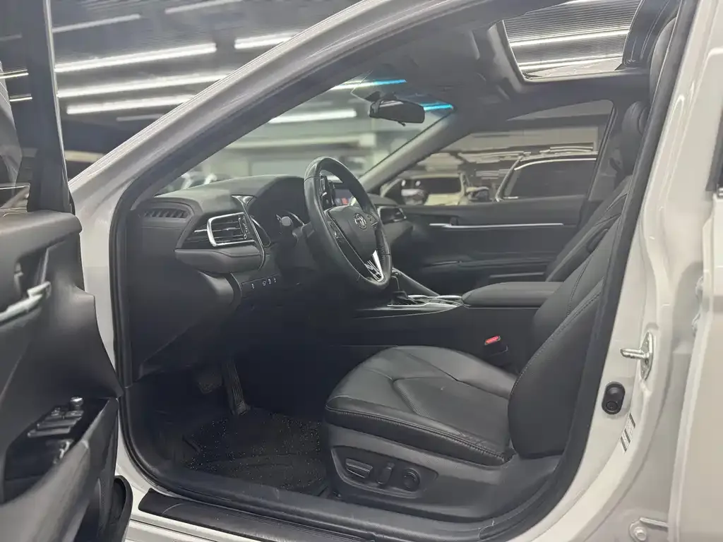 Toyota Camry 2023 из CN, фото 9