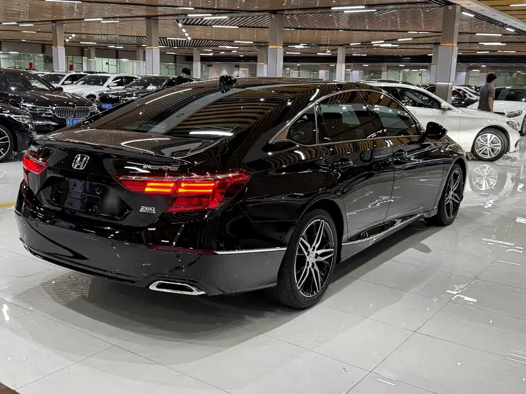 Honda Inspire — фото 4