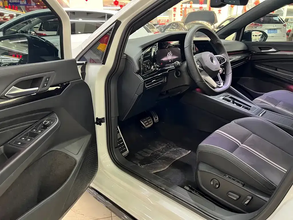 Volkswagen Golf 2023 из CN, фото 7