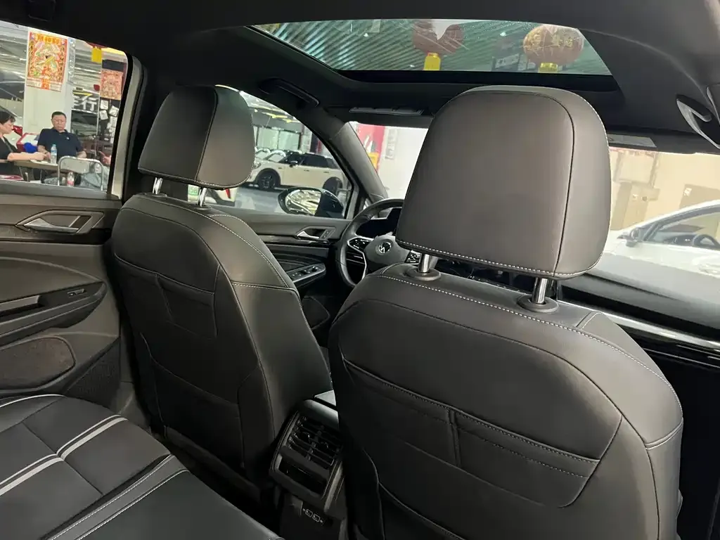 Volkswagen Golf 2023 из CN, фото 9