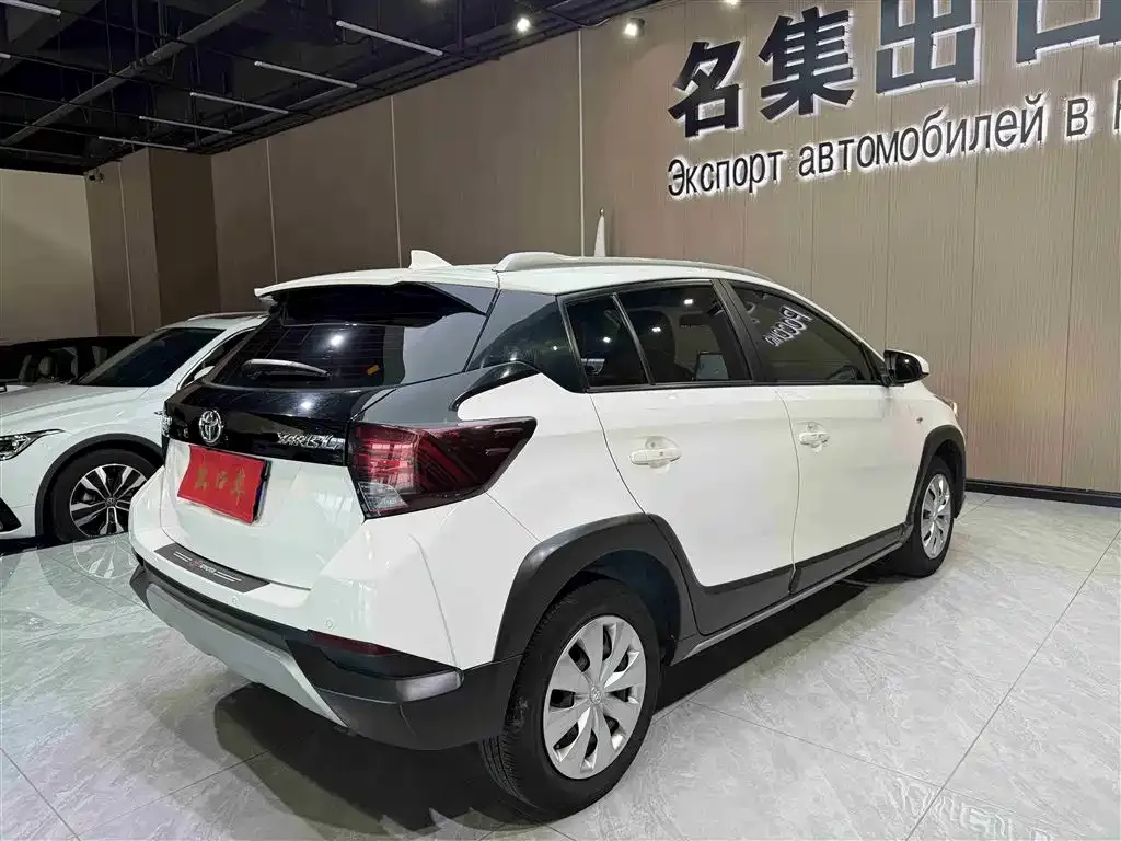 Toyota Yaris L — фото 3