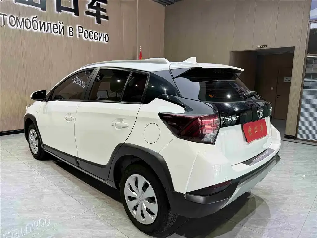 Toyota Yaris L — фото 5