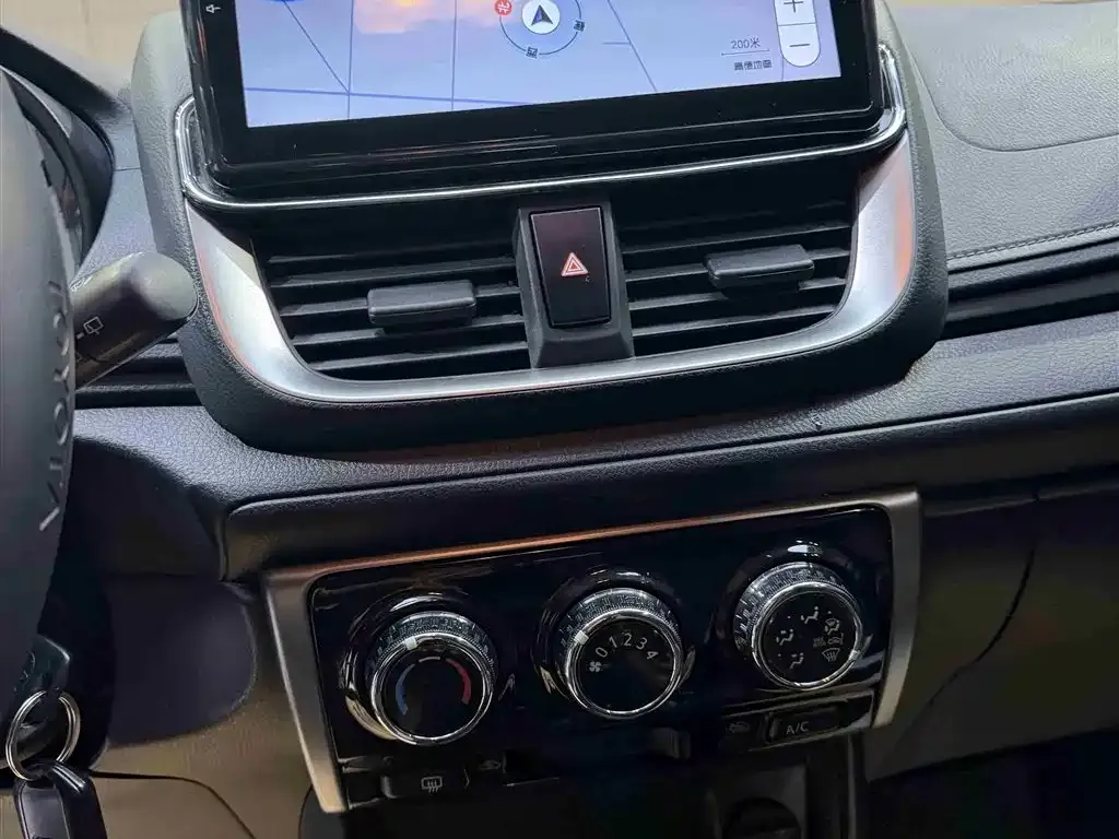 Toyota Yaris L — фото 9
