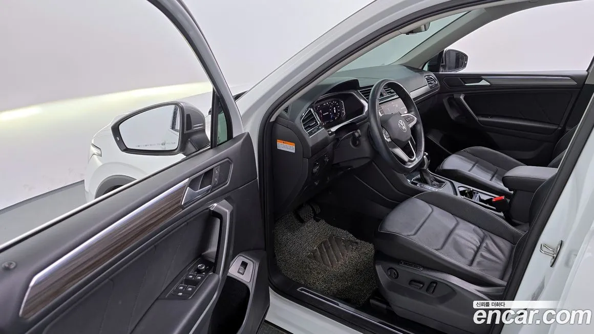 Volkswagen Tiguan — фото 10