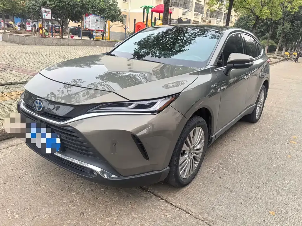 Toyota Harrier — фото 1